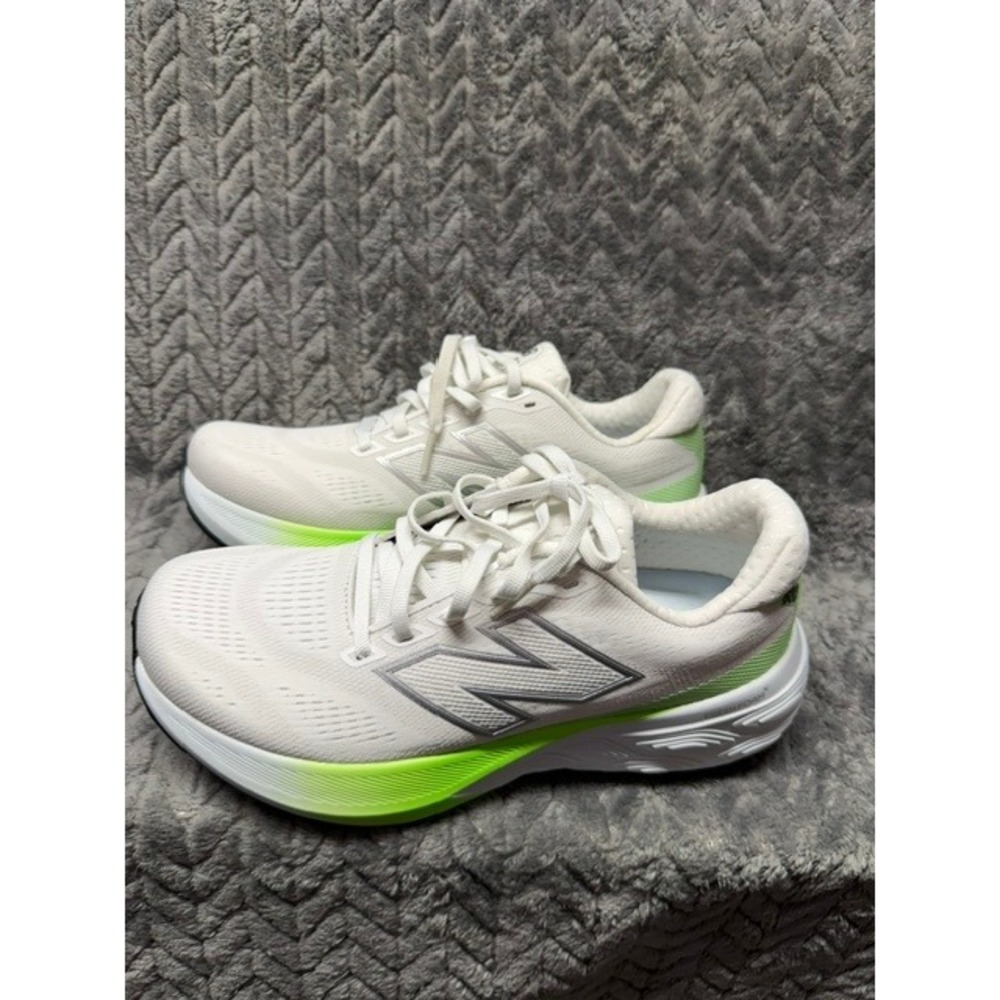 New Balance Fresh Foam X 880 v14 White Cyber Jade Running Shoes W880O14 Size 7.5